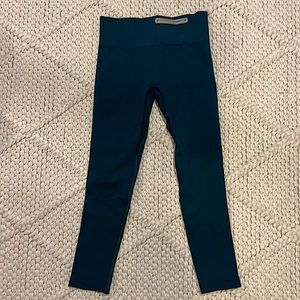 UNDER ARMOUR LEGGINGS SIZE IS MOST LIKELY XS